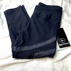 Nwt 90 degrees active capri pants. Size Large.